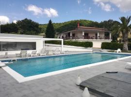 Villa Assunta con piscina, hotel a Benevento