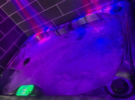 BLŌM Suite romantique, spa privé & salle de massage, petit dej inclus โรงแรมในGuesnain