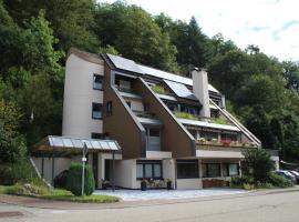 Haus am Grafenbächle: Bad Rippoldsau şehrinde bir otel
