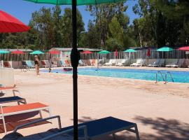 Camping Parc Valrose, glamping site in La Londe-les-Maures