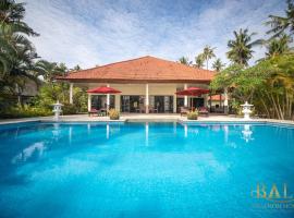Villa Burung, Breathtaking oceanfront, infinity pool 3BR, hotel in Tegallengah