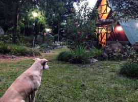 The lookout Hideaway cabin: Baños'ta bir otel