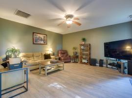 Pet-Friendly Holly Springs Residence with Deck!, hotel in Holly Springs