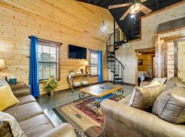 Pet-Friendly Eagletown Home about 3 Mi to Kayaking!, hotel v destinaci Eagletown