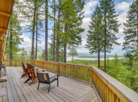 Hand-Crafted Cabin with Whitefish Lake Views!，懷特菲什的SPA 飯店