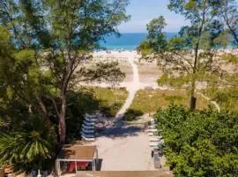Exclusive Access to a Gorgeous Private Beach 1BR