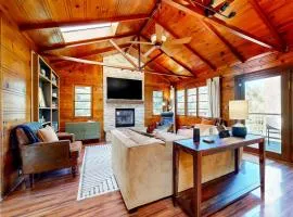 Cozy Riverview Cabin