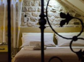 Apartments Kaja, hotel di Trogir