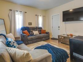 Pet-Friendly Worcester Apt about 1 Mi to Downtown!、ウースターのホテル