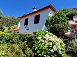 One bedroom villa with furnished garden and wifi at Camacha, hotel in Camacha