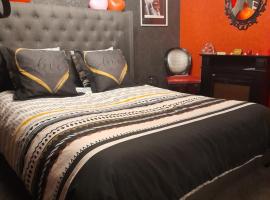 LOVE ROOM Le rouge et noir، فندق في بار