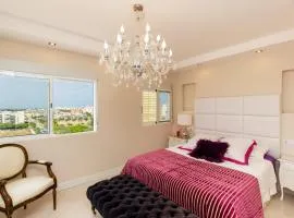 The White Apartment: Luxury, Beach and Design
