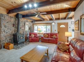 11 Mi to Ski Resorts! Lake Tahoe Gem with Pool Table, hotel in South Lake Tahoe