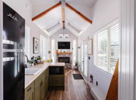 Moonrise Tiny Home, domek nebo chatka v destinaci Apple Valley