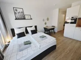 TiCasa PALMS Zentral-Outlet-SmartTV-Aufzug-Stylisch-Unique