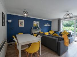 Spacious 5-bedroom home perfect for large groups, ξενοδοχείο σε Polesworth