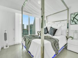 Modern 2 Story Loft 2BR with Breathtaking Views, hotelli Miamissa lähellä maamerkkiä Bayfront Park -asema