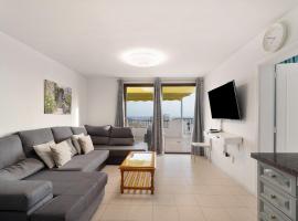 Penthause Luxe 501 sea View pool, hotel in Playa de Fañabe