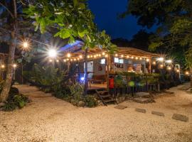 Akih Pods Hostel, hotel a Playa Santa Teresa