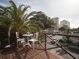 Spring Tide Inn by CTHA: Cape Town şehrinde bir otel