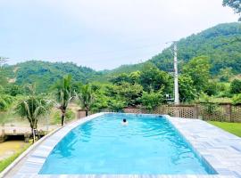 Little Bee, hotel with parking in Luong Son