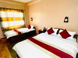 Hotel Tree Tops- A Serene Friendly Hotel in Sauraha, hotell sihtkohas Chitwan
