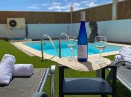 Beach Villa private heated pool, holiday home in Caleta De Fuste