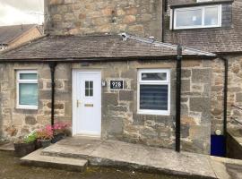 Aberlour Apartment 92 B, hotel with parking in Aberlour