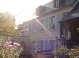 LOCATION à COUCY LE CHATEAU