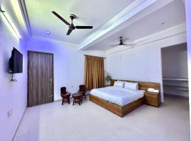 cozy room with no restrictions, rumah tamu di Gurgaon