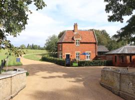 Bridge House at Woodhall Estate, holiday home in Hertford