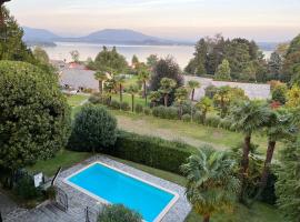 VSC Apartment - Appartamento in villa storica vista lago e piscina, khách sạn ở Lesa