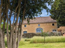 La Grange Symphorine, chambre d'hôtes de charme située entre la vallée de la Dordogne et la vallée de la Vézère, bed & breakfast σε Meyrals