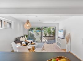 NEU: Stylische Suite mit Netflix und Workspace, hotel in Böblingen