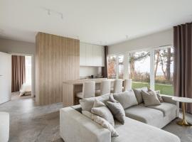 LET'S SEA - 2 Bedroom - Premium Baltic Apartment with Front Sea View Garden and SPA access, hotel di Gąski