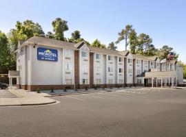 Microtel Inn & Suites by Wyndham Raleigh, khách sạn ở Raleigh