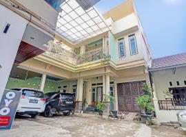 OYO 92596 Al-razzaq Guest House, hotel with parking in Jambi