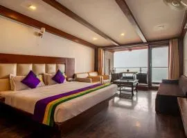 Treebo Premium Queens Of Hills Near Mall Road Area