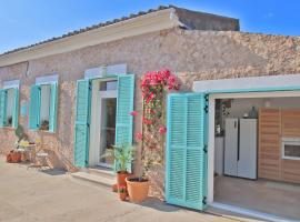 Can Torres: Your charming home in Mallorca, hotel com estacionamento em Pòrtol