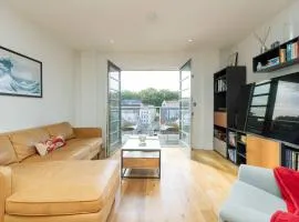 Cosy 2 bed flat in central Bristol on river Avon