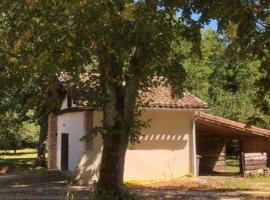 Eco-gîte en pleine nature, hotel en Lisle-sur-Tarn