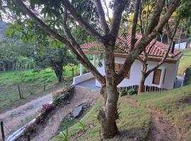 Orobó Kaá - entre a floresta e a vida no campo, ваканционна къща в Монтейро Лобато
