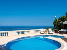 Brīvdienu māja Villa Palma - Sunset Sea Views with Heated Pool, Jacuzzi and Sauna pilsētā Melliha