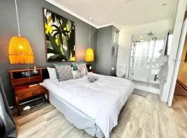 Stunning Oceanfront Apartment with a balcony overlooking Umdloti Beach
