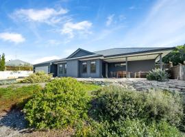 Whale Tails Augusta - stylishly modern in the town of Augusta, self catering accommodation in Augusta