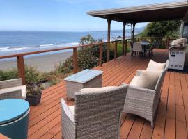 Redwood Coast Beach Front Home California, hotel in Smith River