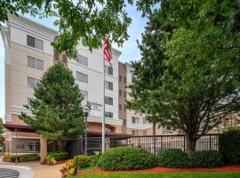 Residence Inn by Marriott Tysons, khách sạn có chỗ đậu xe ở Tysons Corner