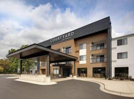 Courtyard Grand Rapids Airport, hotel u gradu Grand Repids