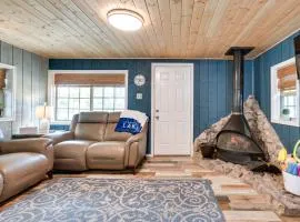 Kingston Cabin Rental Walk to Lake Texoma Beaches