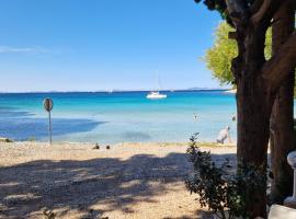 Mobilna kućica u Campu Rehut, plaža Slanica Murter, hotel in Murter